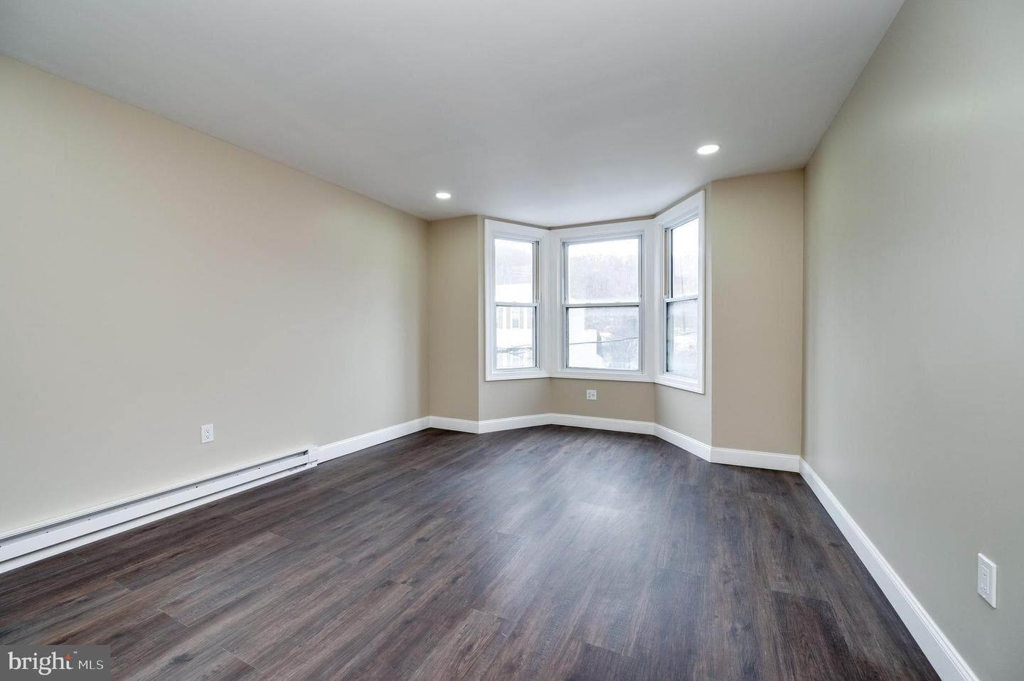 724 E Centre Street photo 3