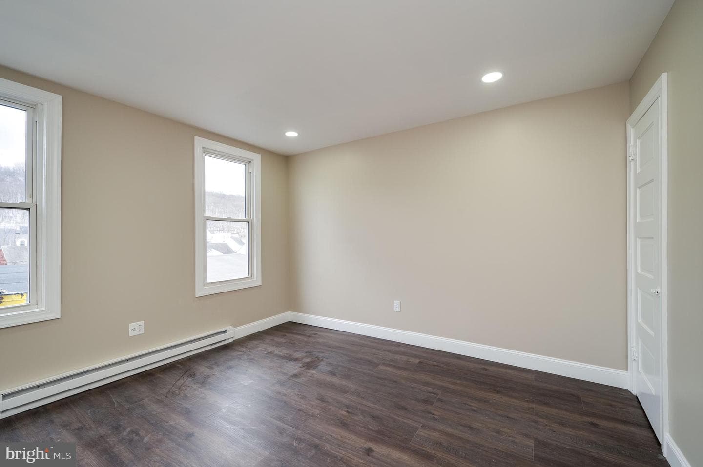 724 E Centre Street photo 8