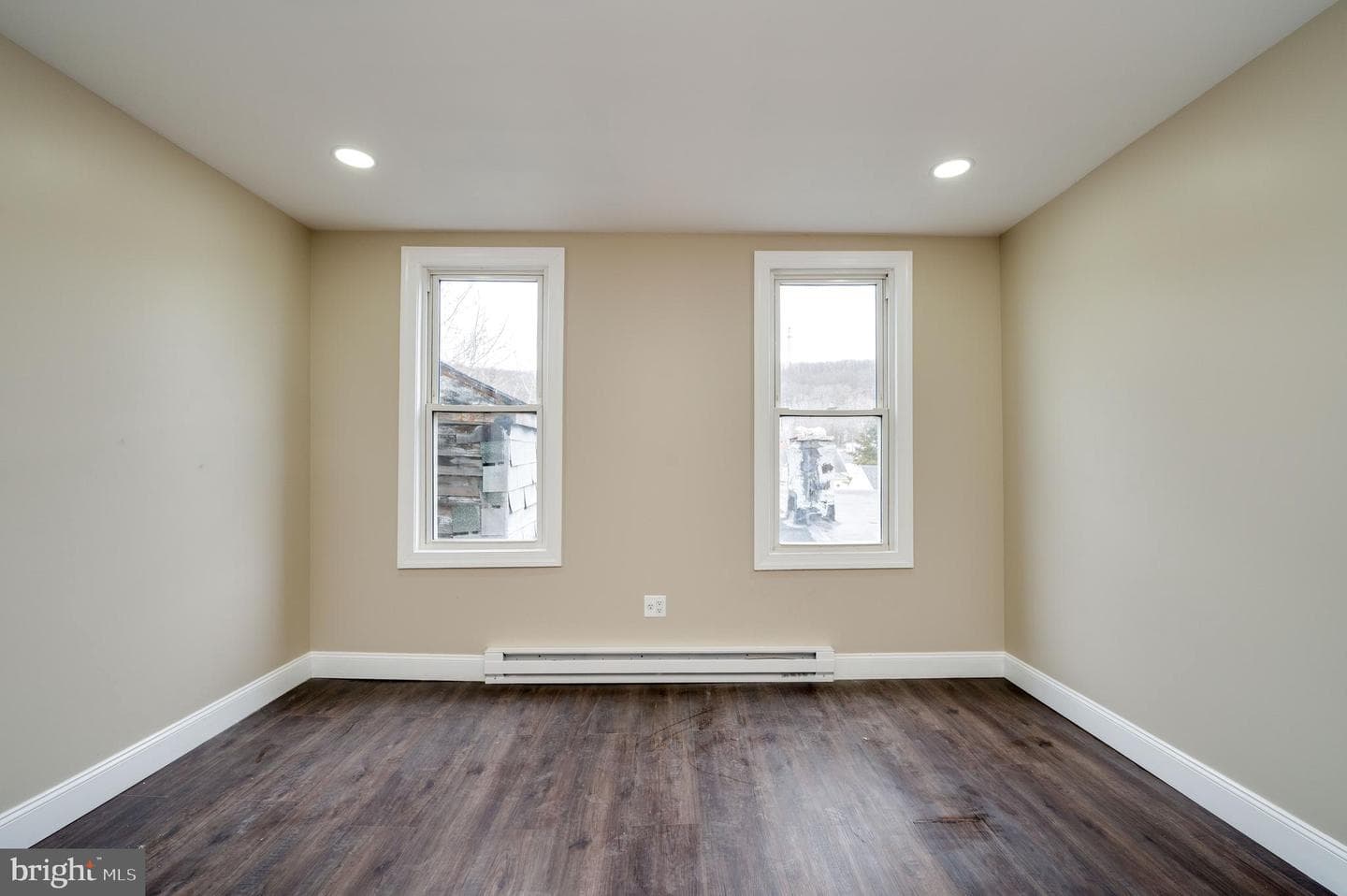724 E Centre Street photo 9