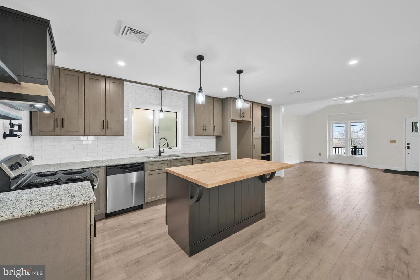 1308 Mount Hope Avenue photo 11