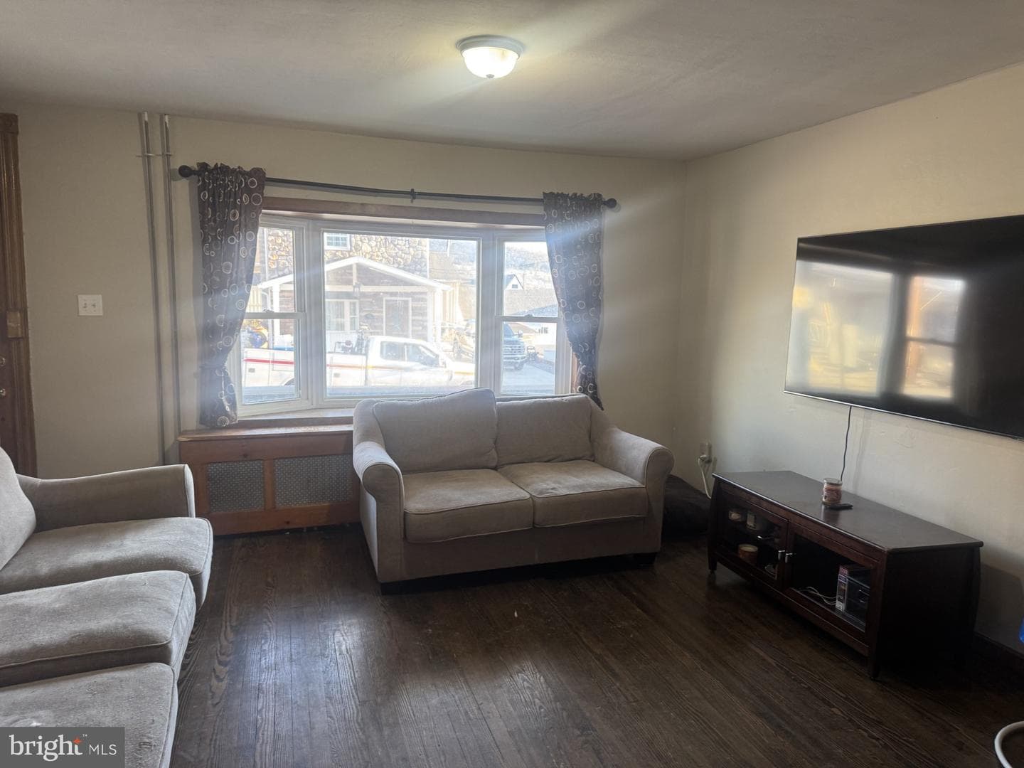 429 E Elm Street photo 2