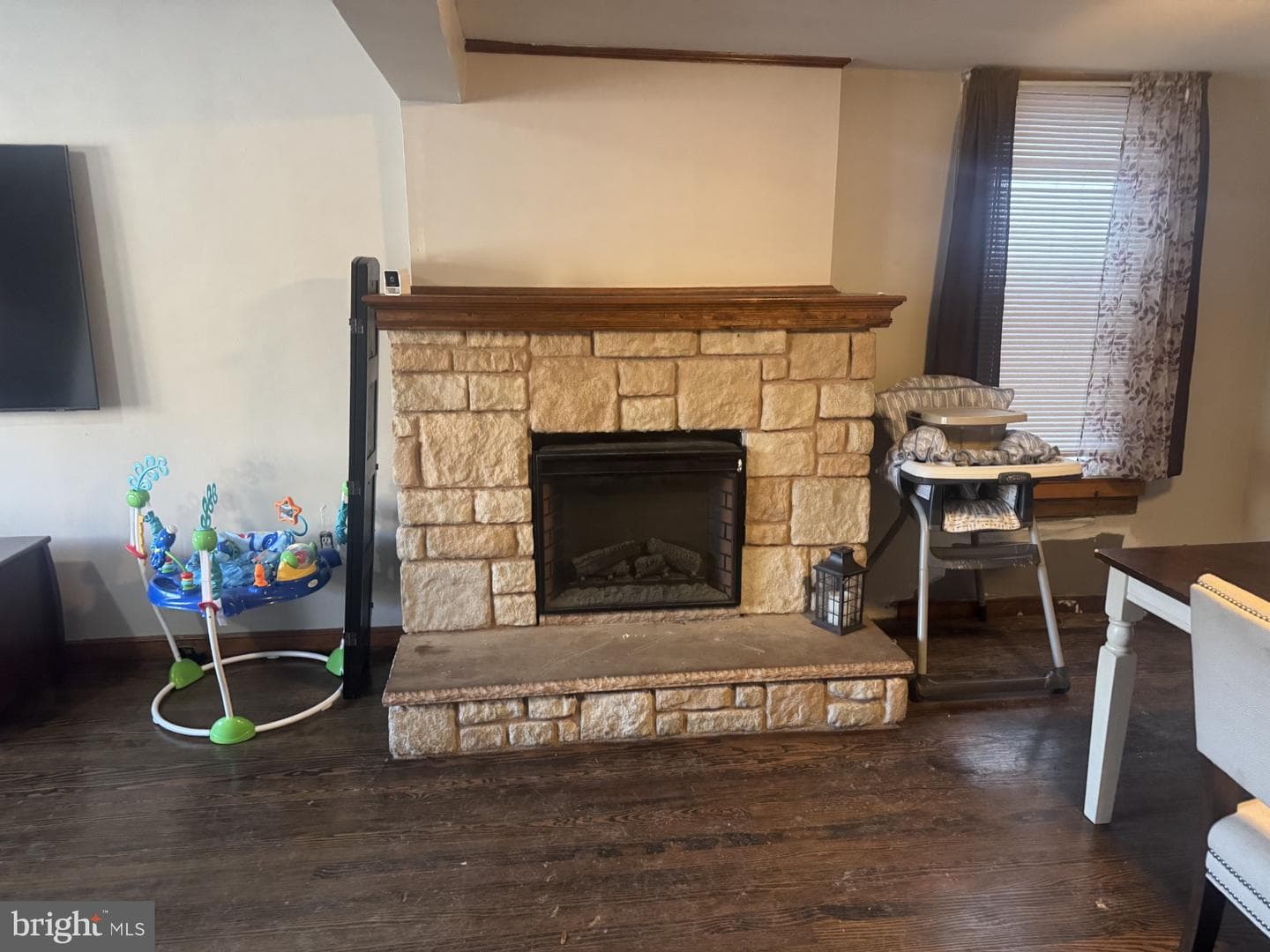 429 E Elm Street photo 4