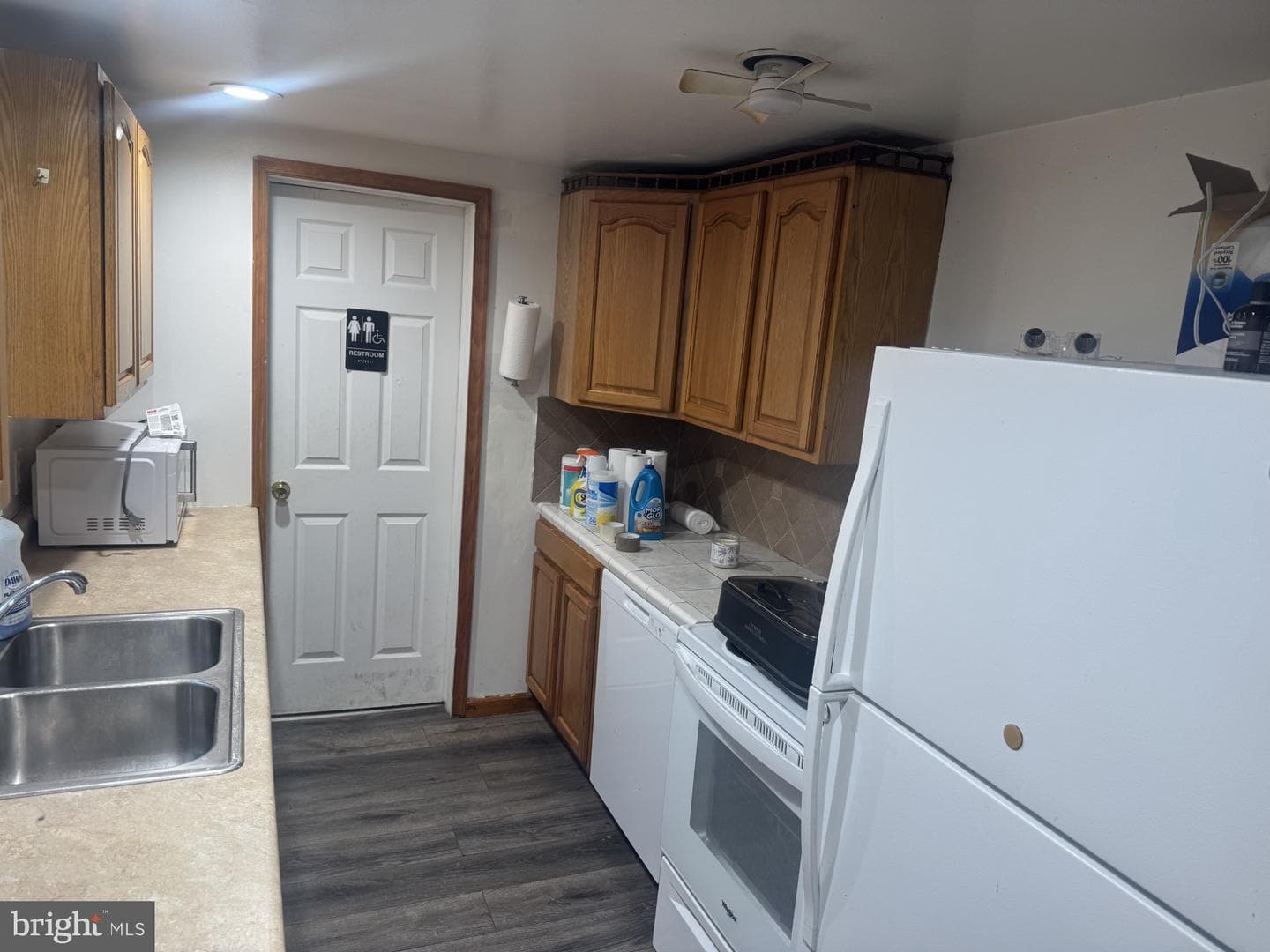 429 E Elm Street photo 6