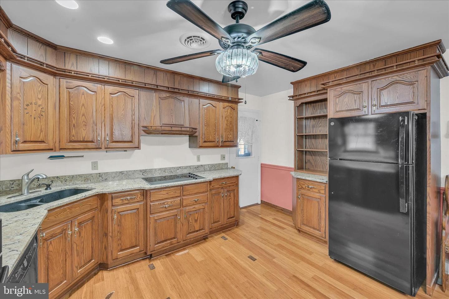 123 W Line Street photo 11