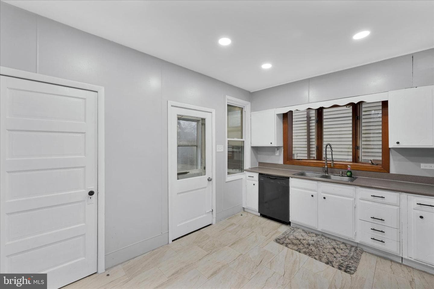 320 Spring Garden Street photo 11