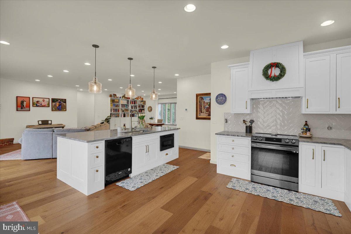 3075 Village Road photo 4