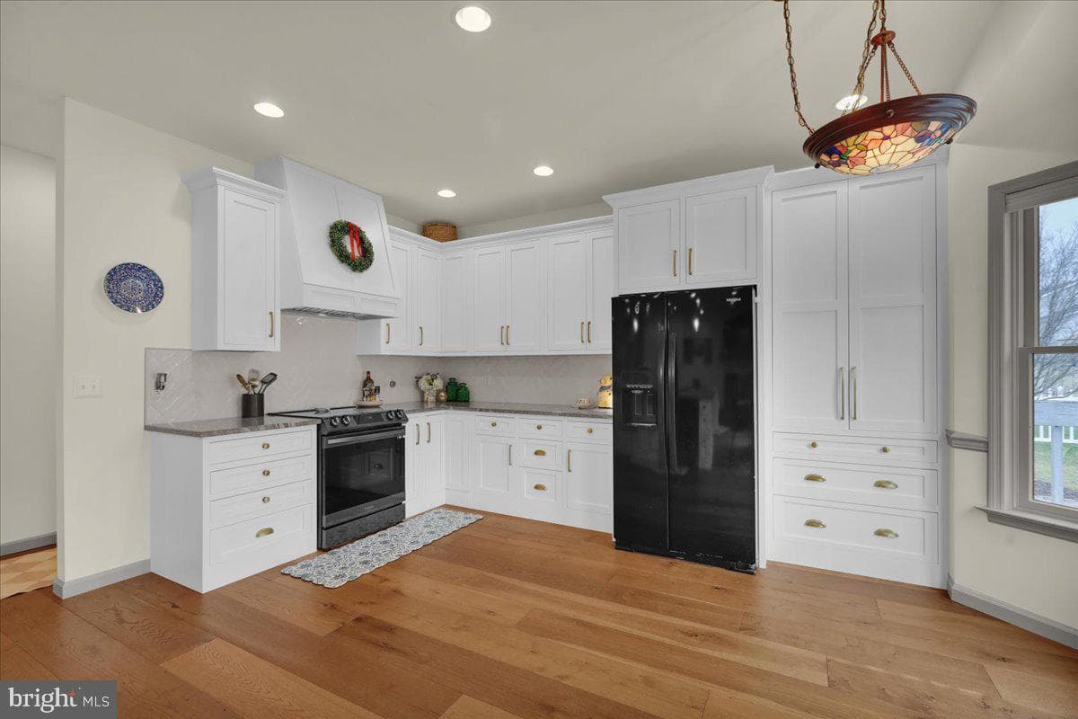 3075 Village Road photo 5