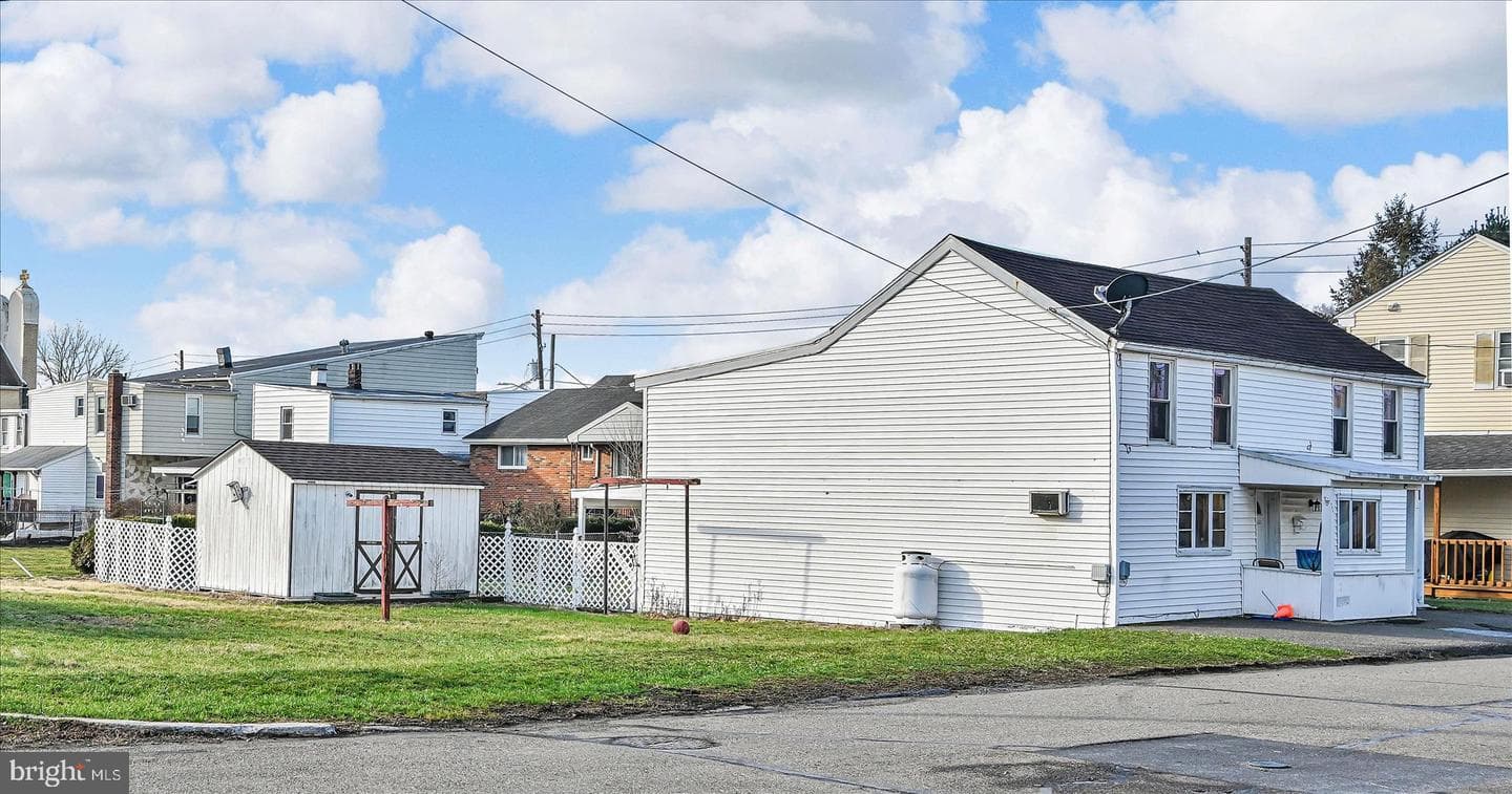 408 E Lawton Street photo 4