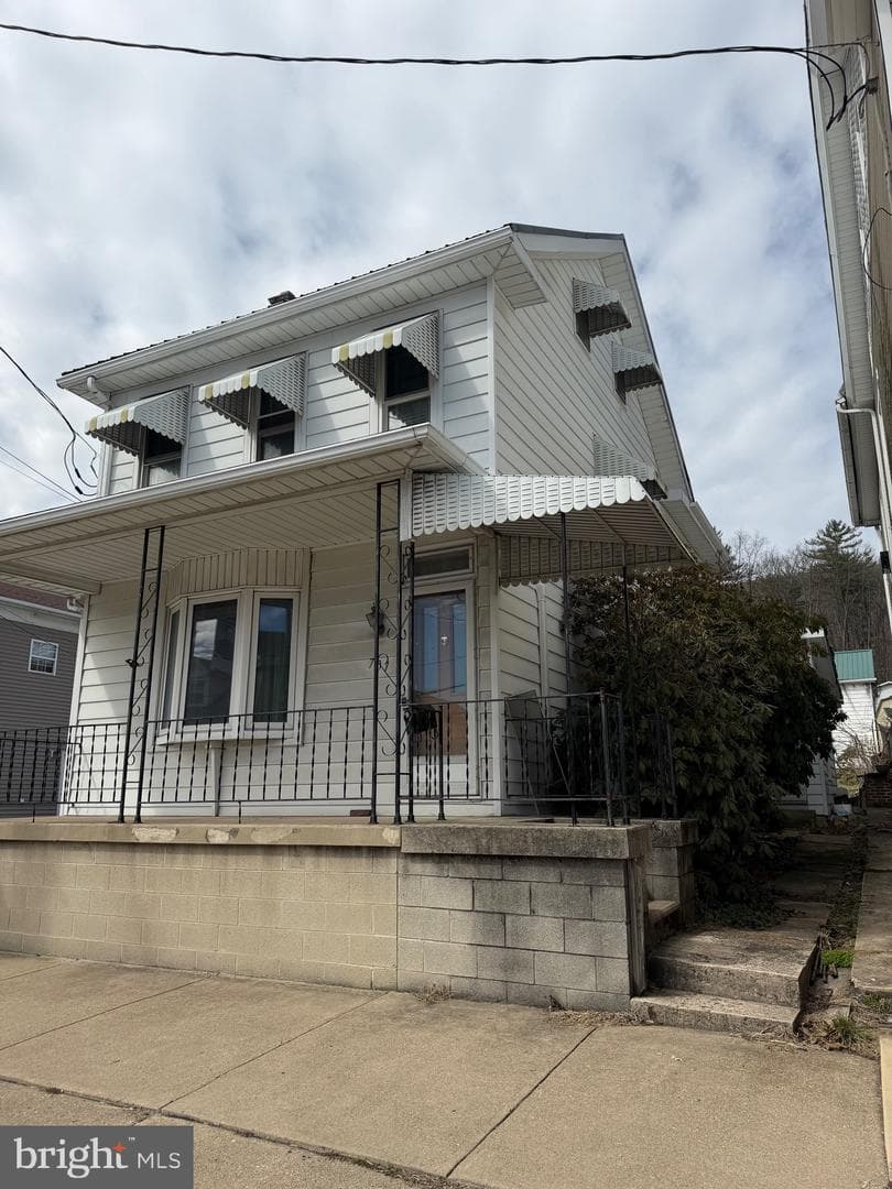 701 E Grand Avenue photo 2