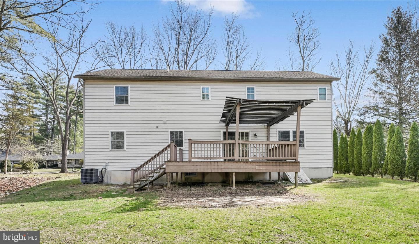 207 Pine Boulevard photo 40