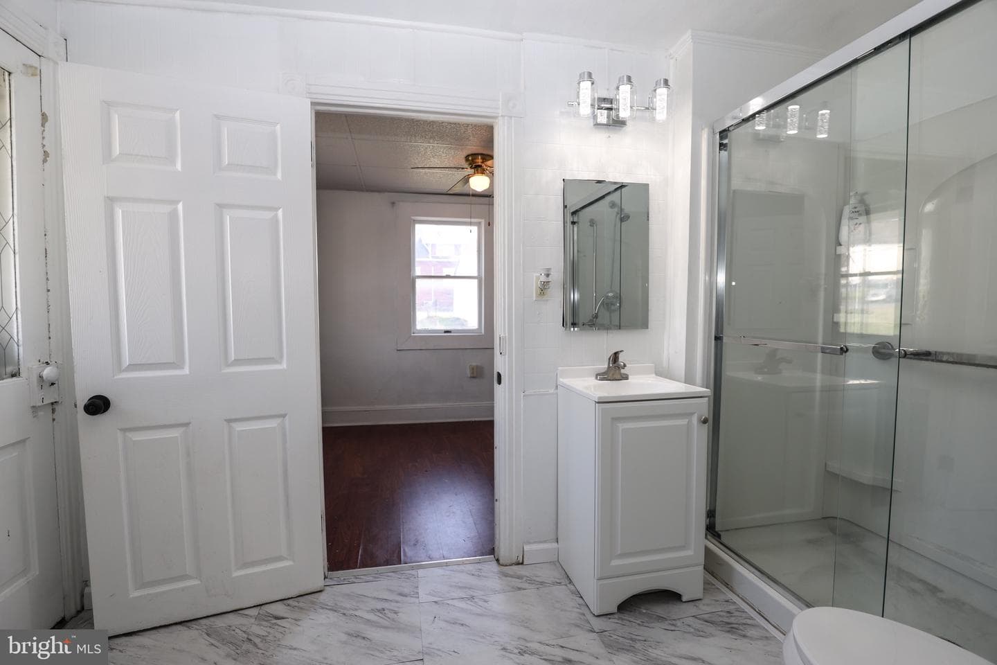 402 Catherine Street photo 14
