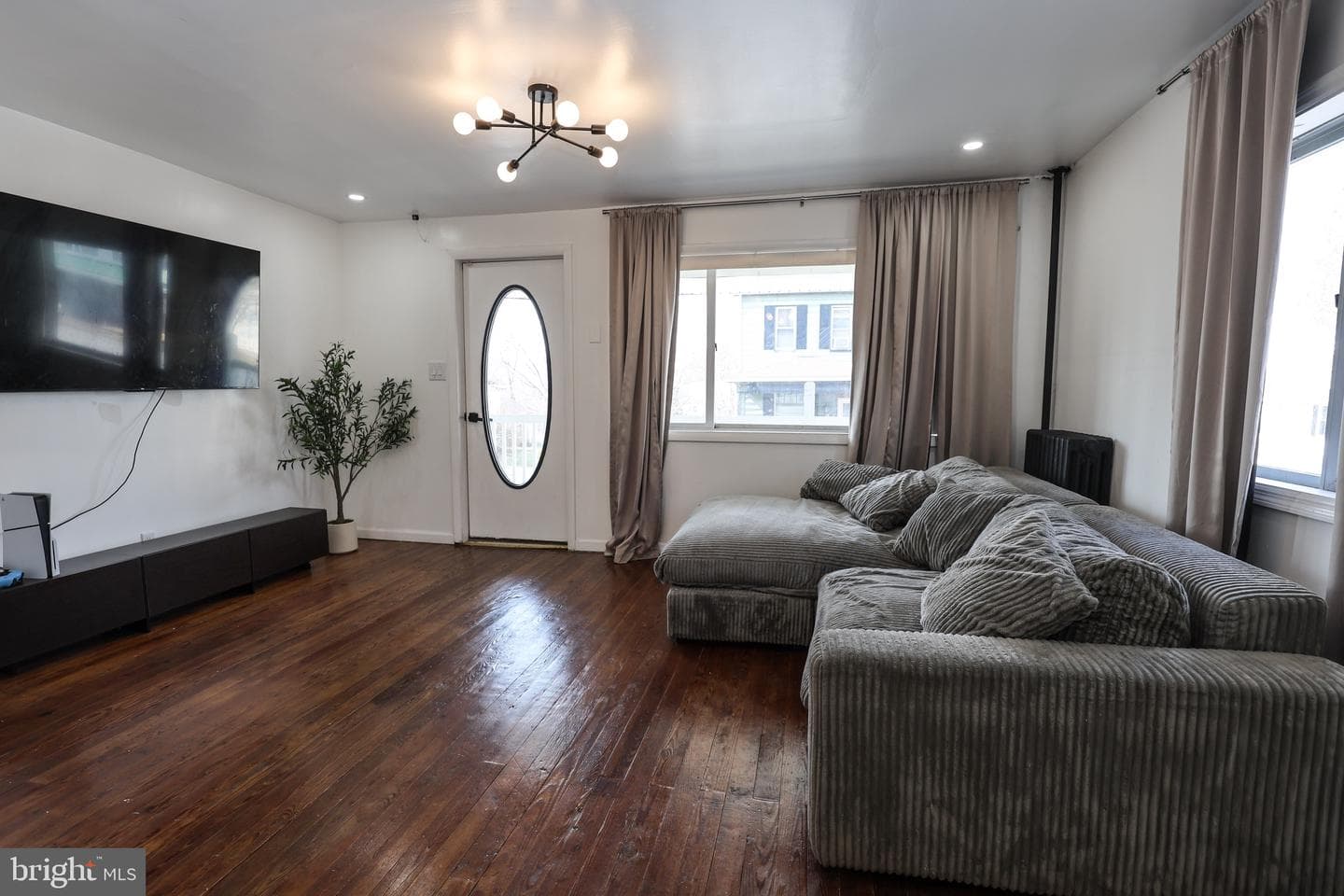 402 Catherine Street photo 6