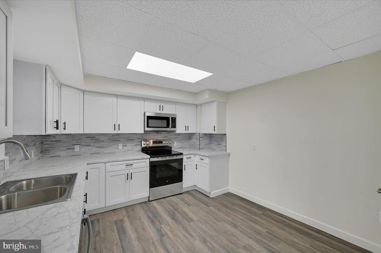 242 Van Gelder Street photo 12