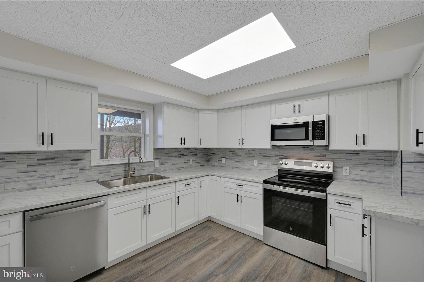 242 Van Gelder Street photo 13