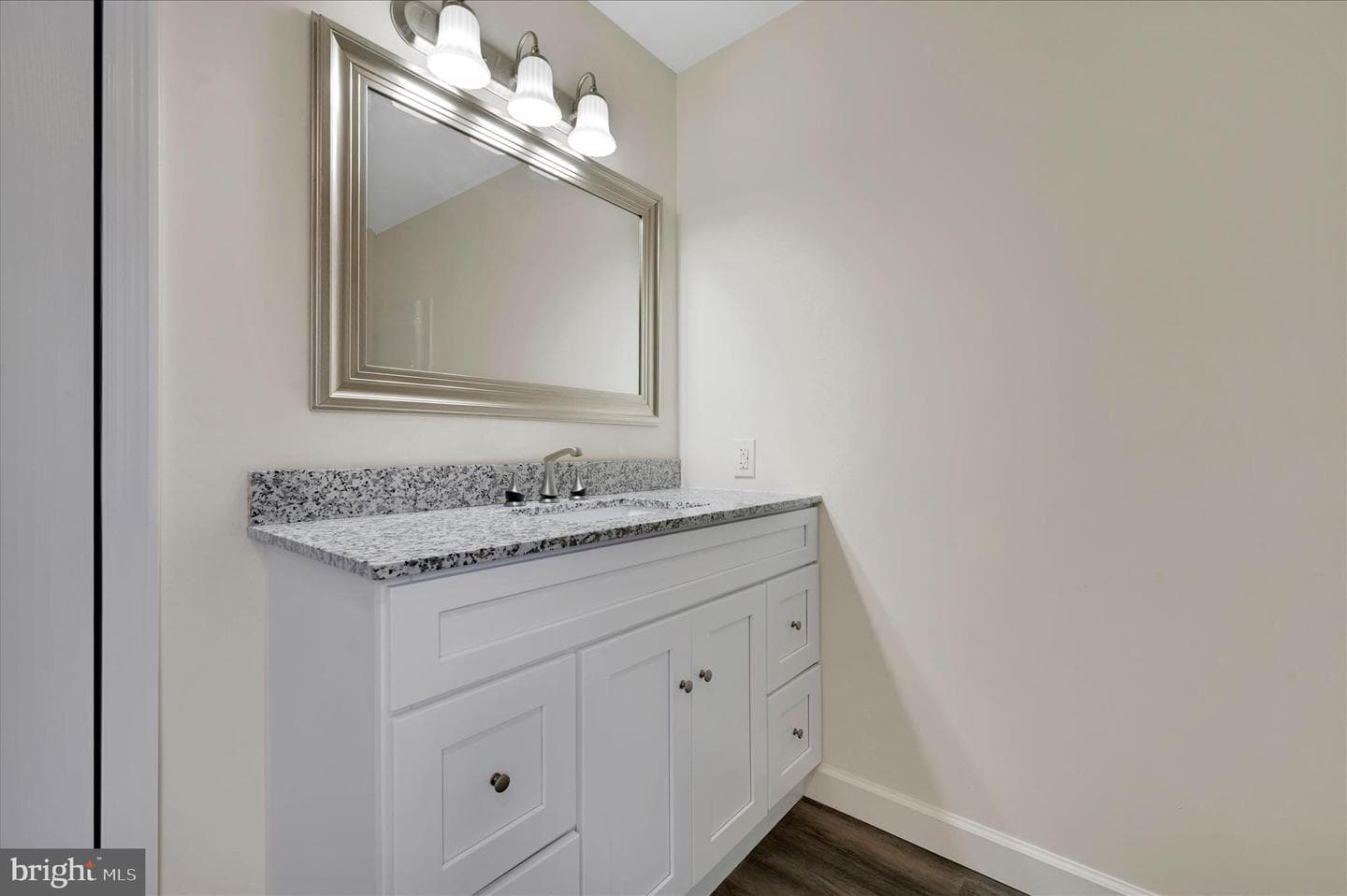 242 Van Gelder Street photo 19