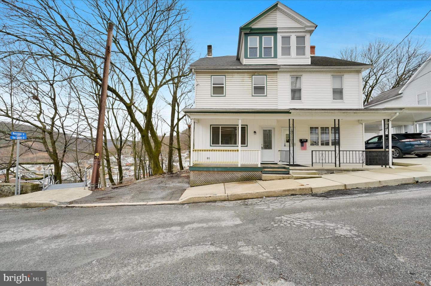 242 Van Gelder Street photo 2