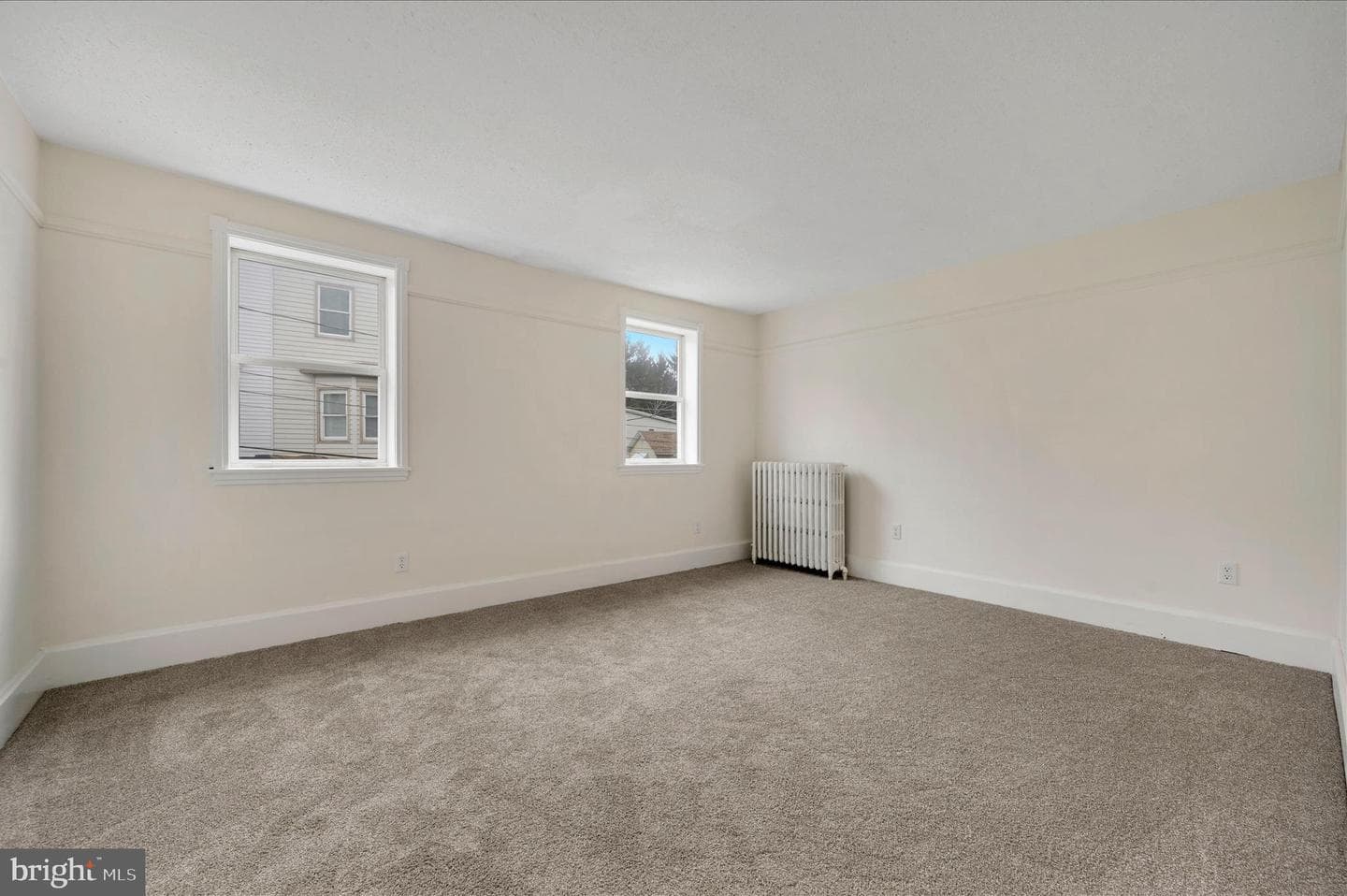 242 Van Gelder Street photo 20