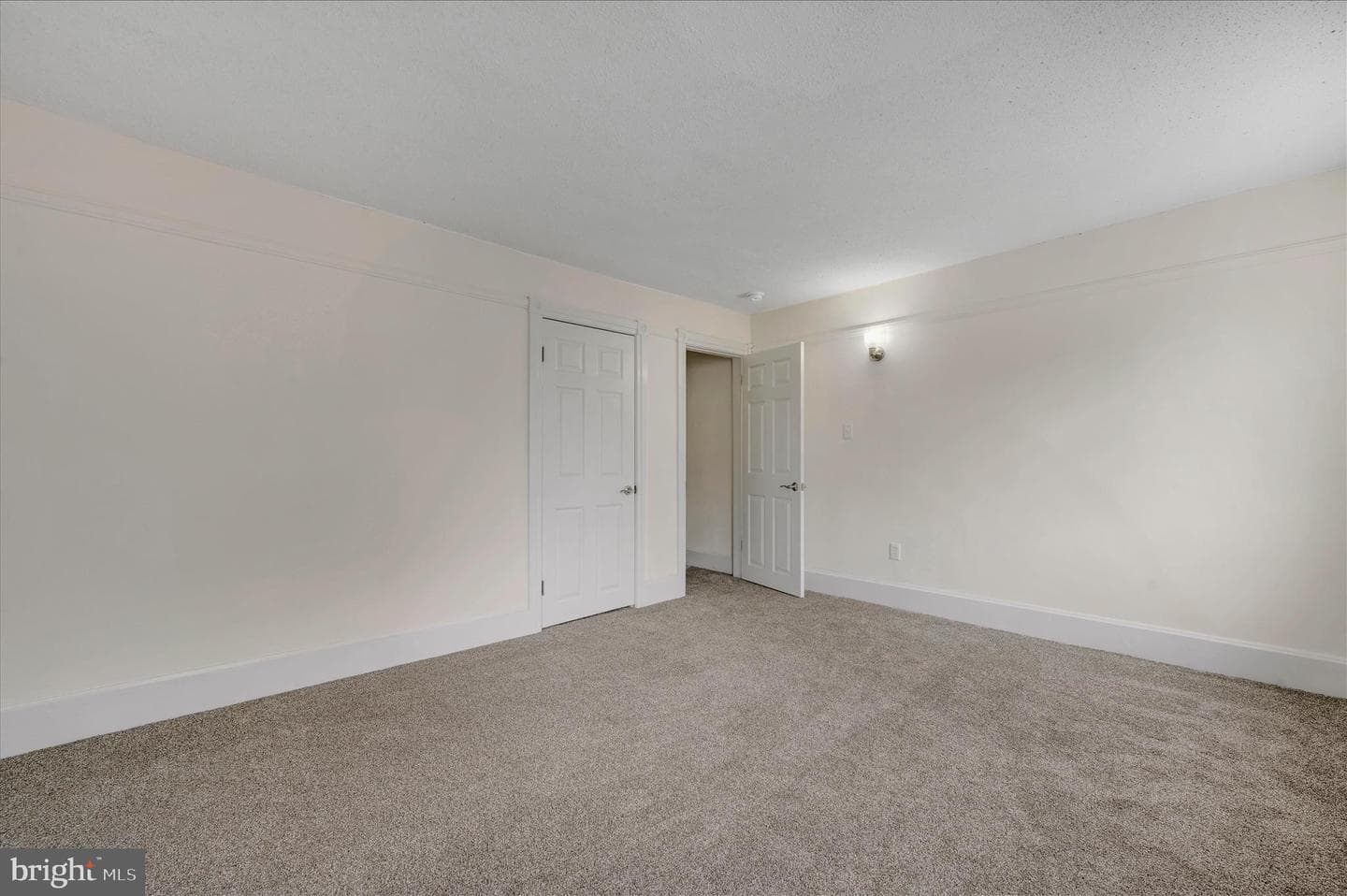 242 Van Gelder Street photo 21