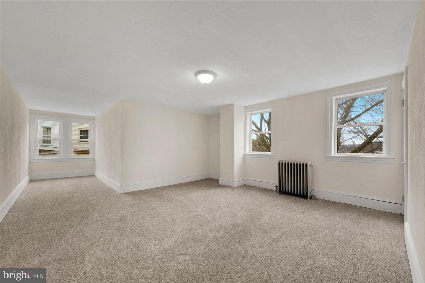 242 Van Gelder Street photo 22