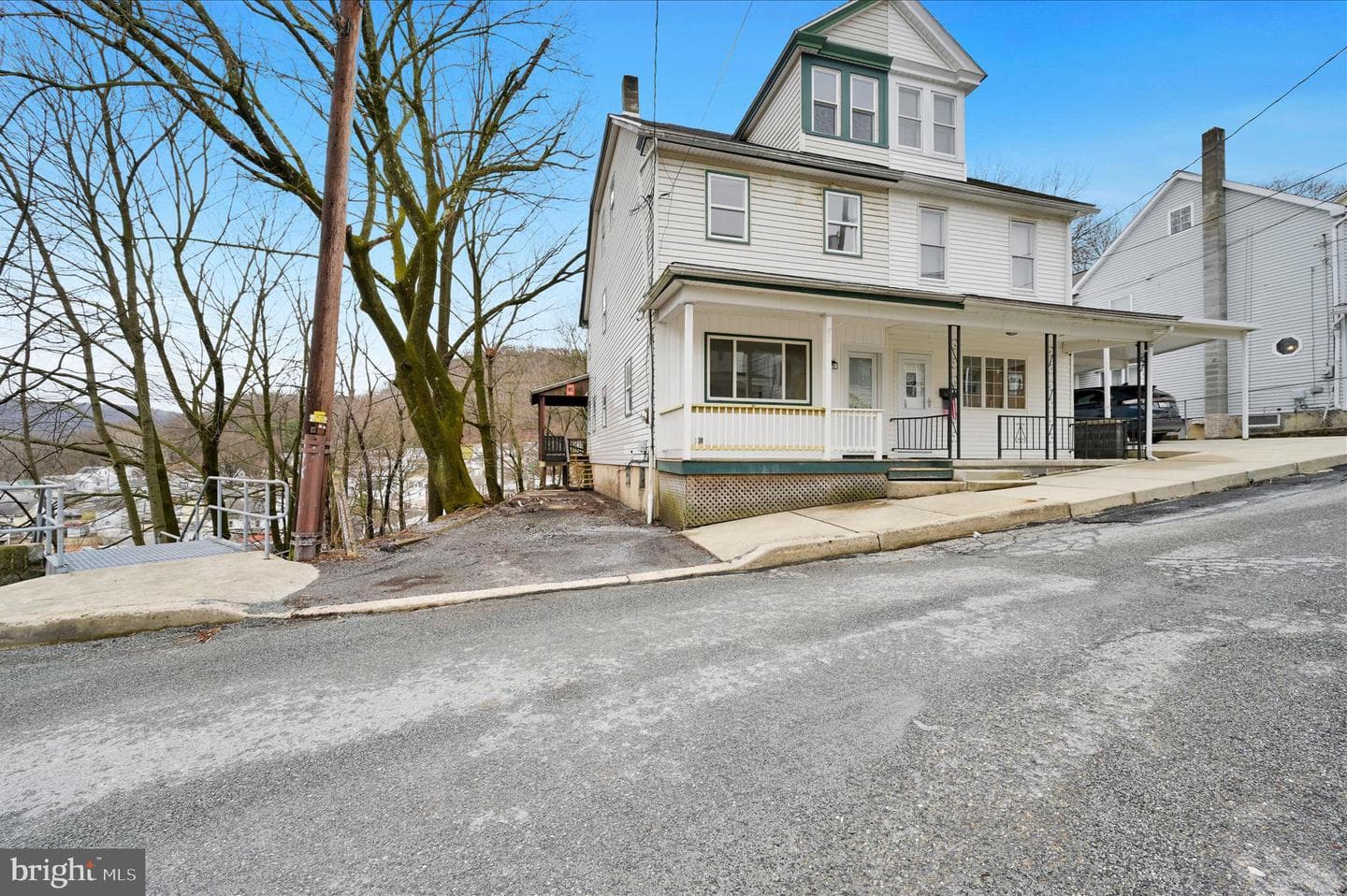 242 Van Gelder Street photo 5