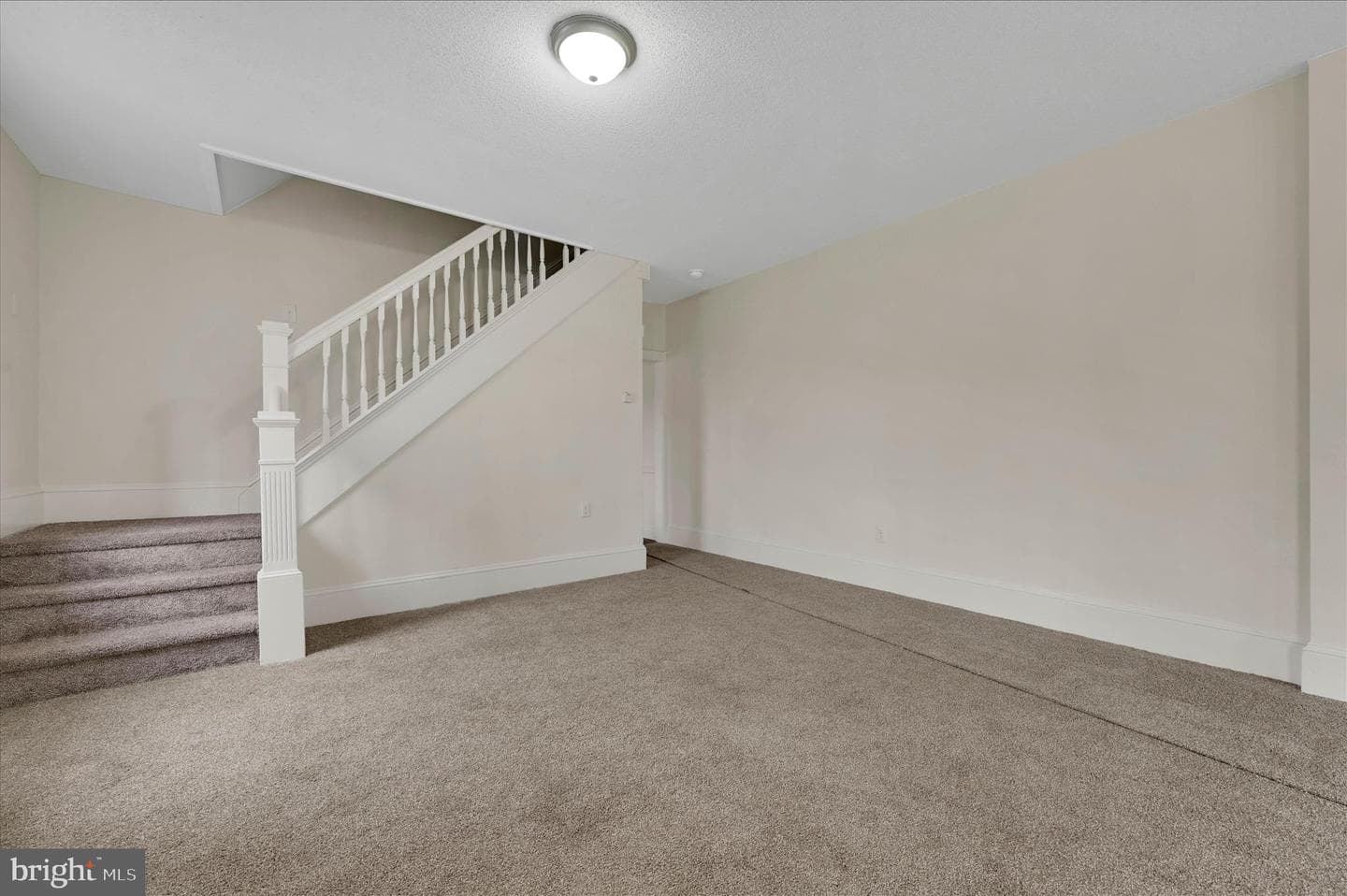 242 Van Gelder Street photo 8