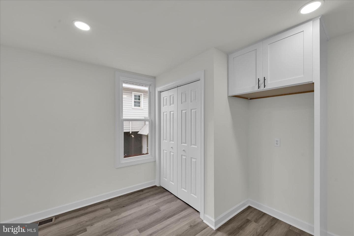 120 E Chestnut Street photo 14