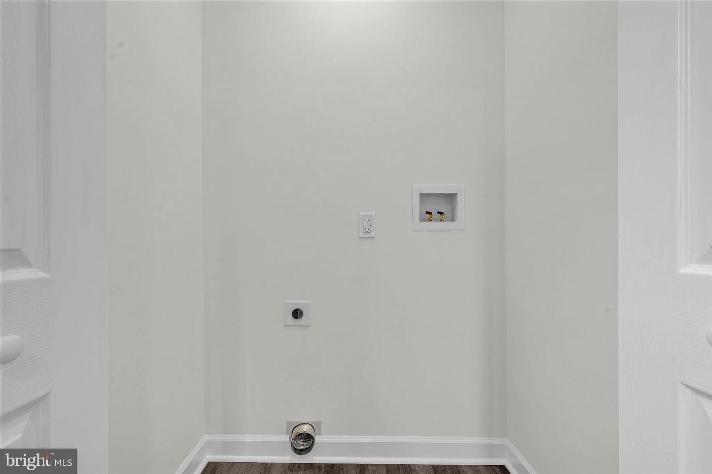 120 E Chestnut Street photo 24