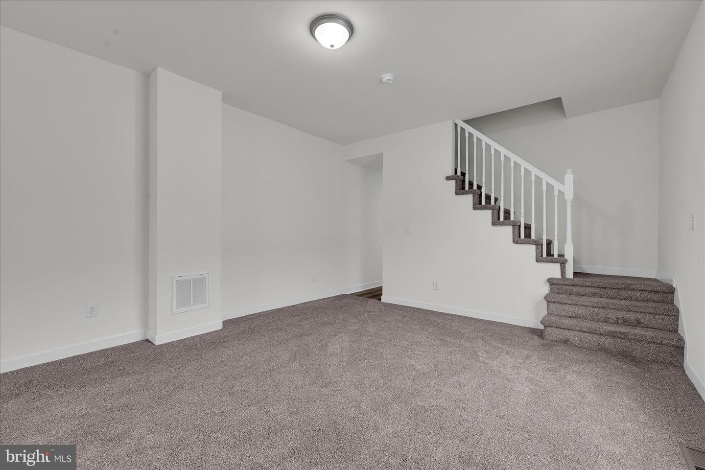 120 E Chestnut Street photo 9