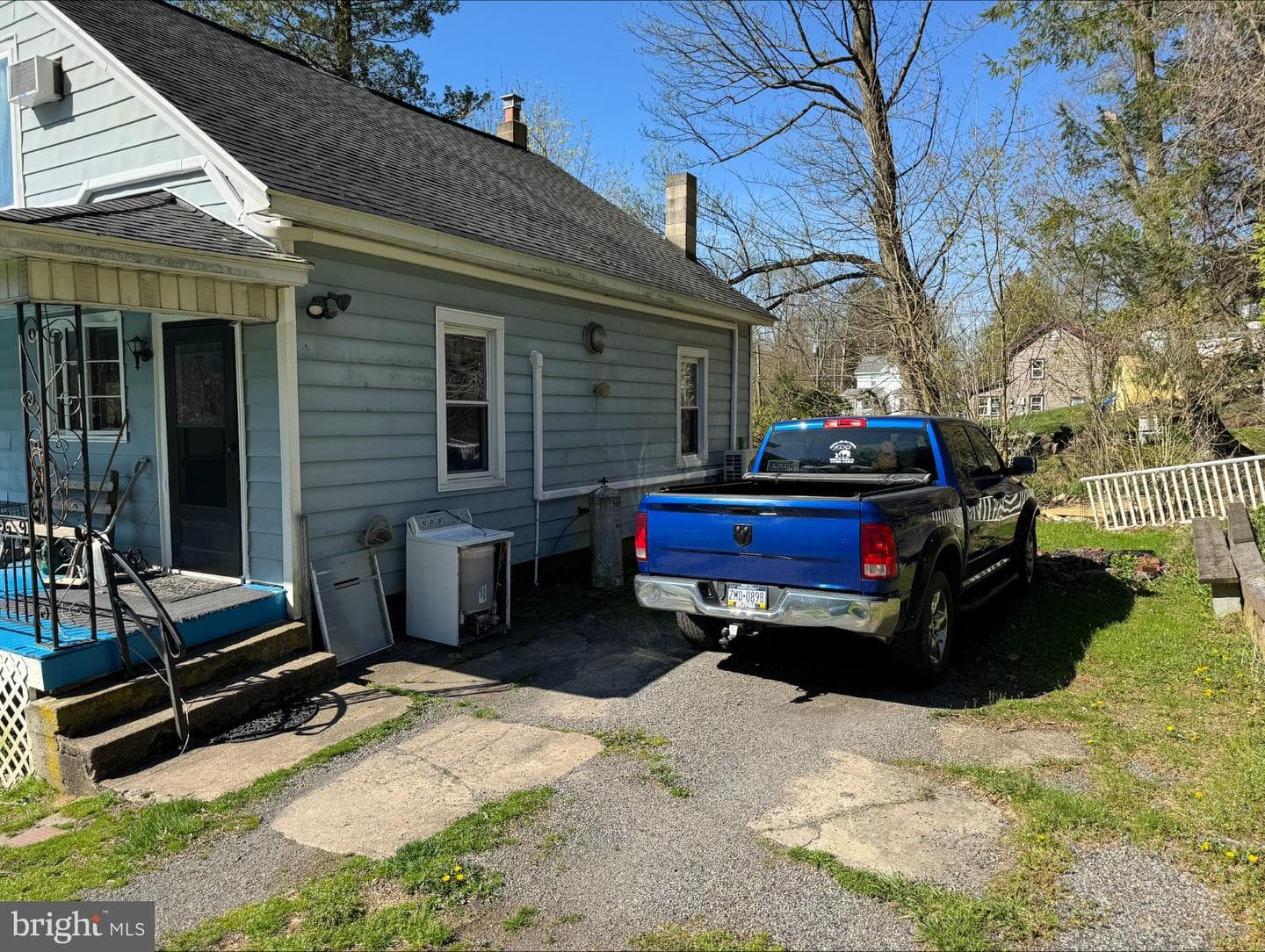 690 High Road photo 25