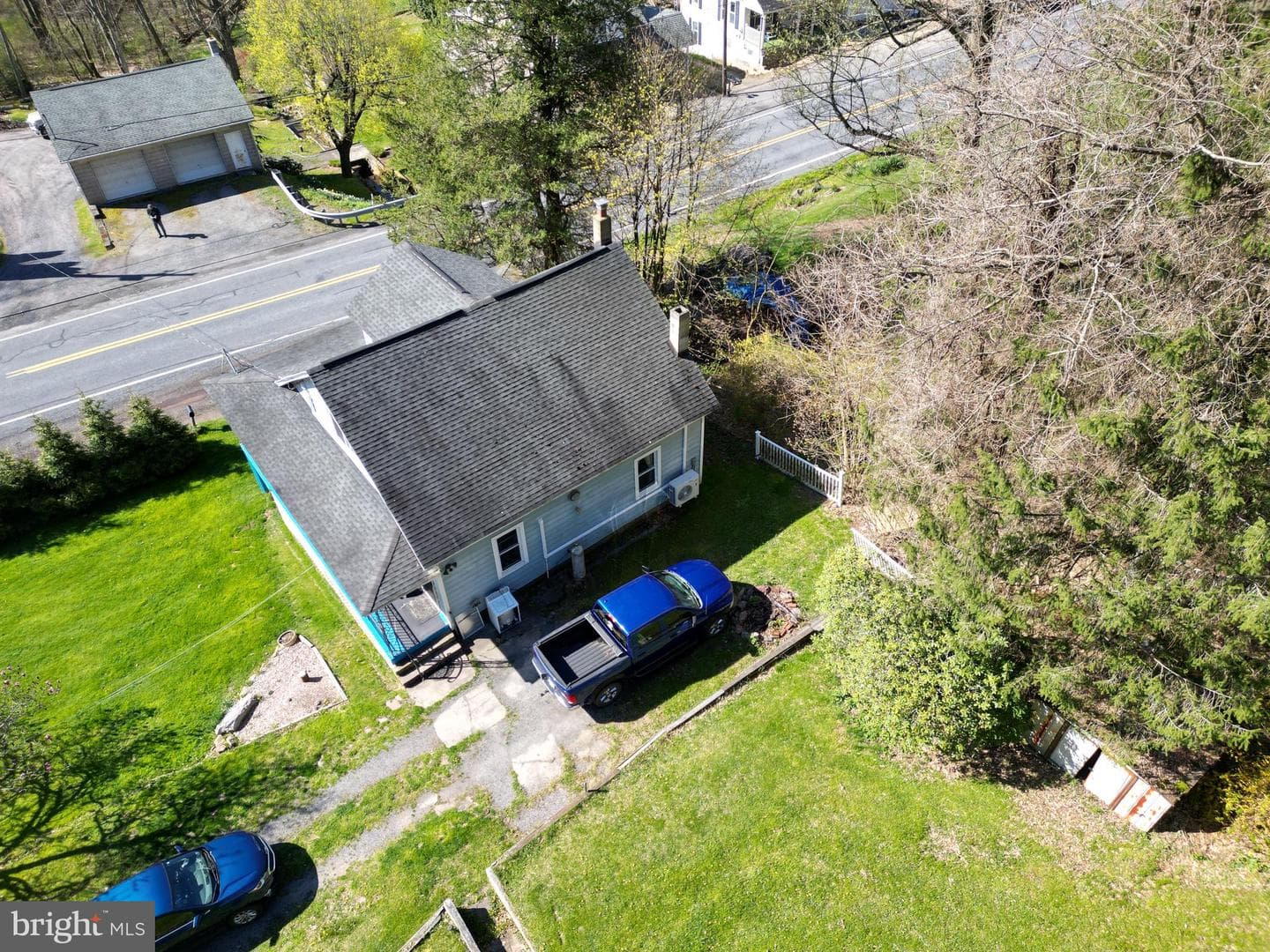 690 High Road photo 33