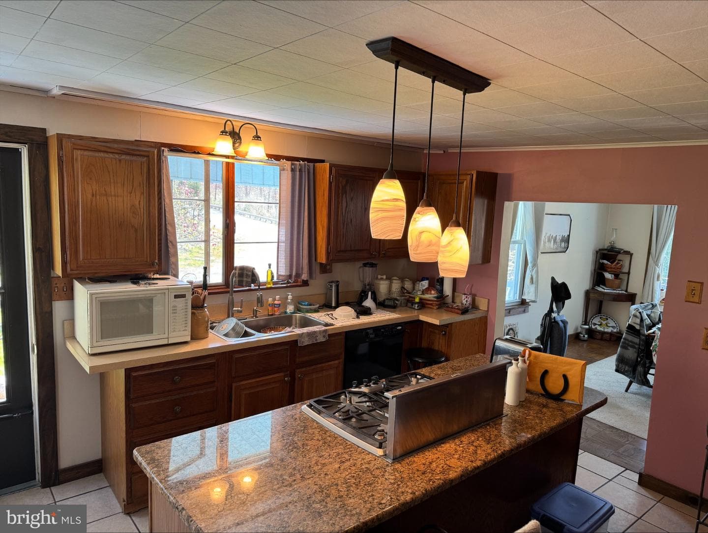 690 High Road photo 5