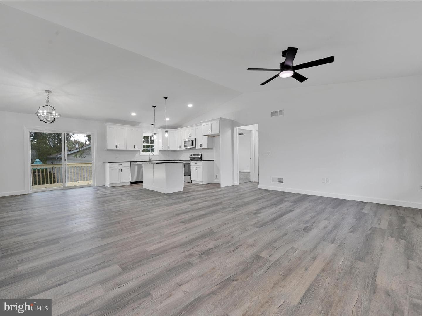 1591 Stag Drive photo 5