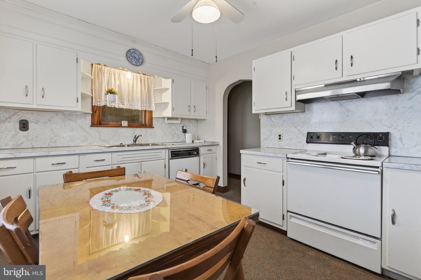230 W Howard Avenue photo 33