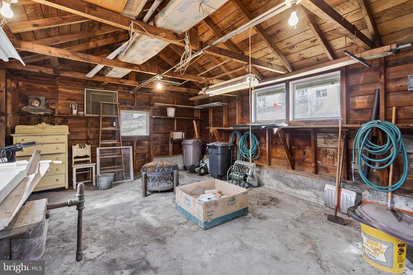230 W Howard Avenue photo 51