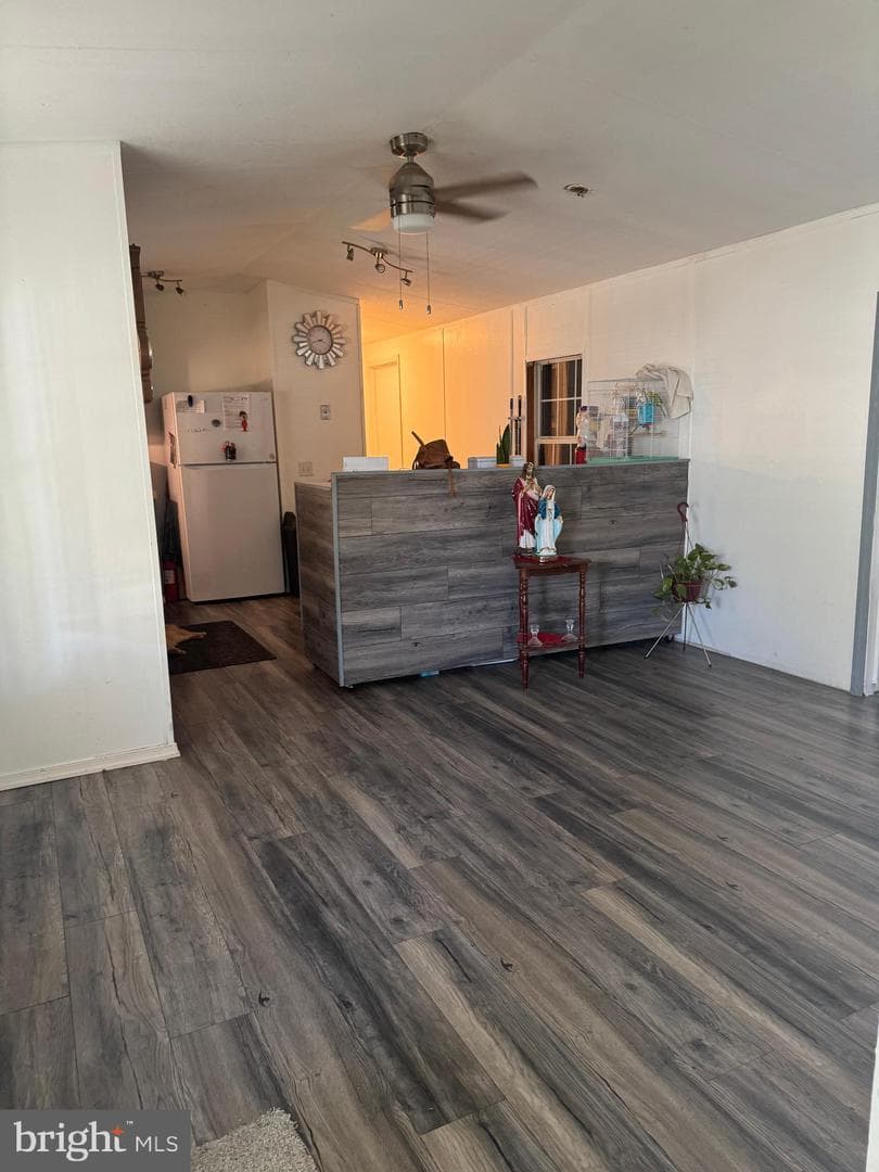411 Frieden Manor photo 18