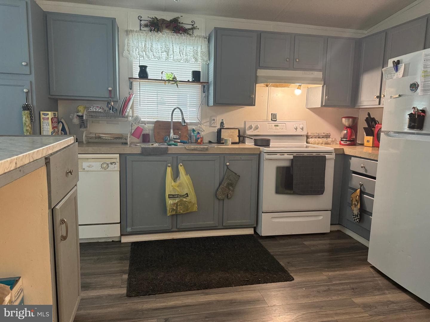 411 Frieden Manor photo 20