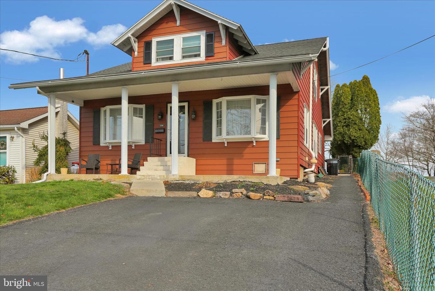 1506 Mount Hope Avenue photo 2