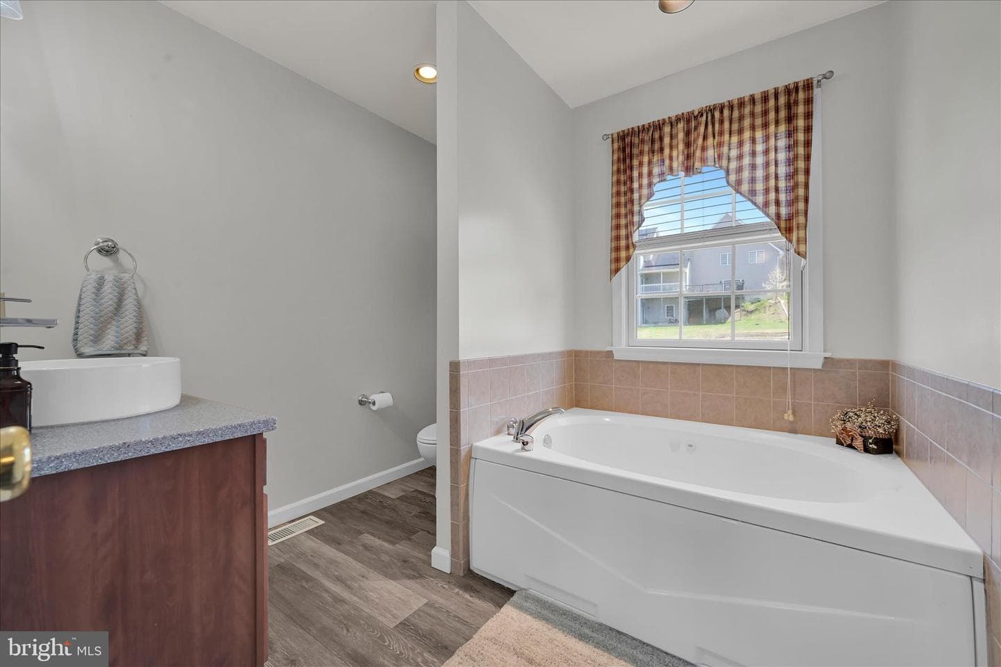 111 Holly Road photo 26