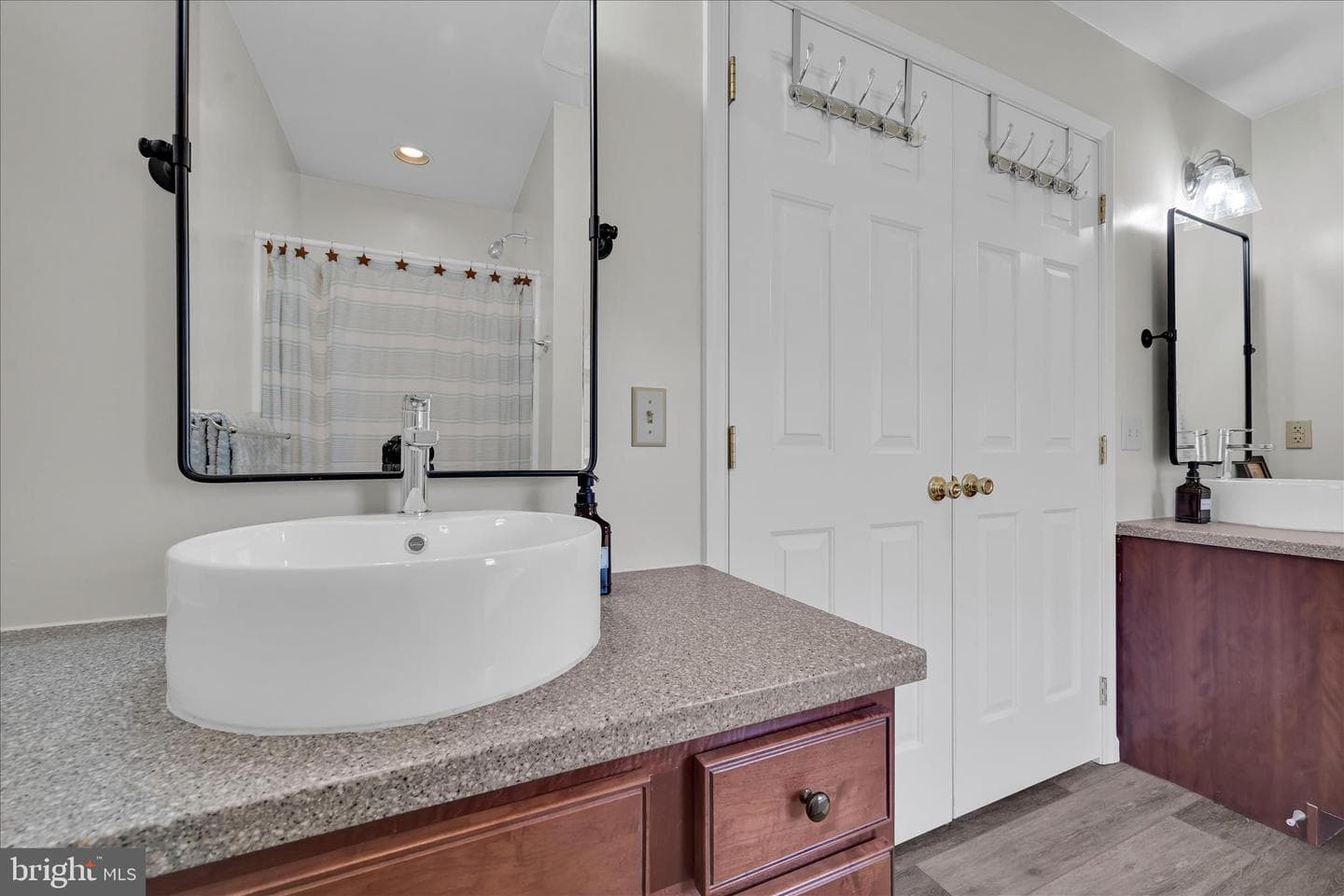 111 Holly Road photo 28