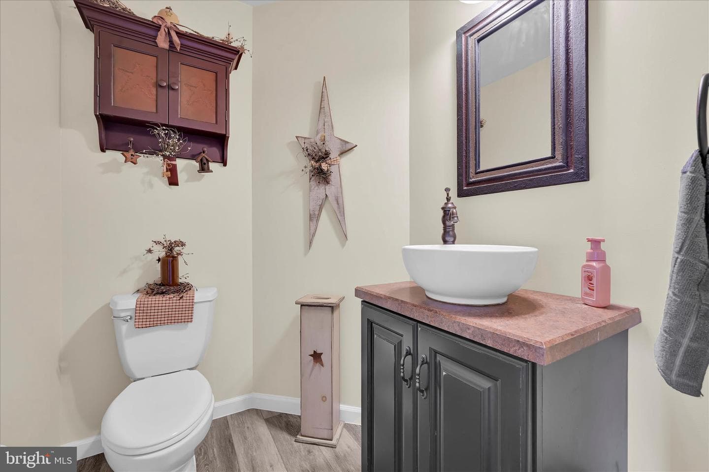 111 Holly Road photo 40