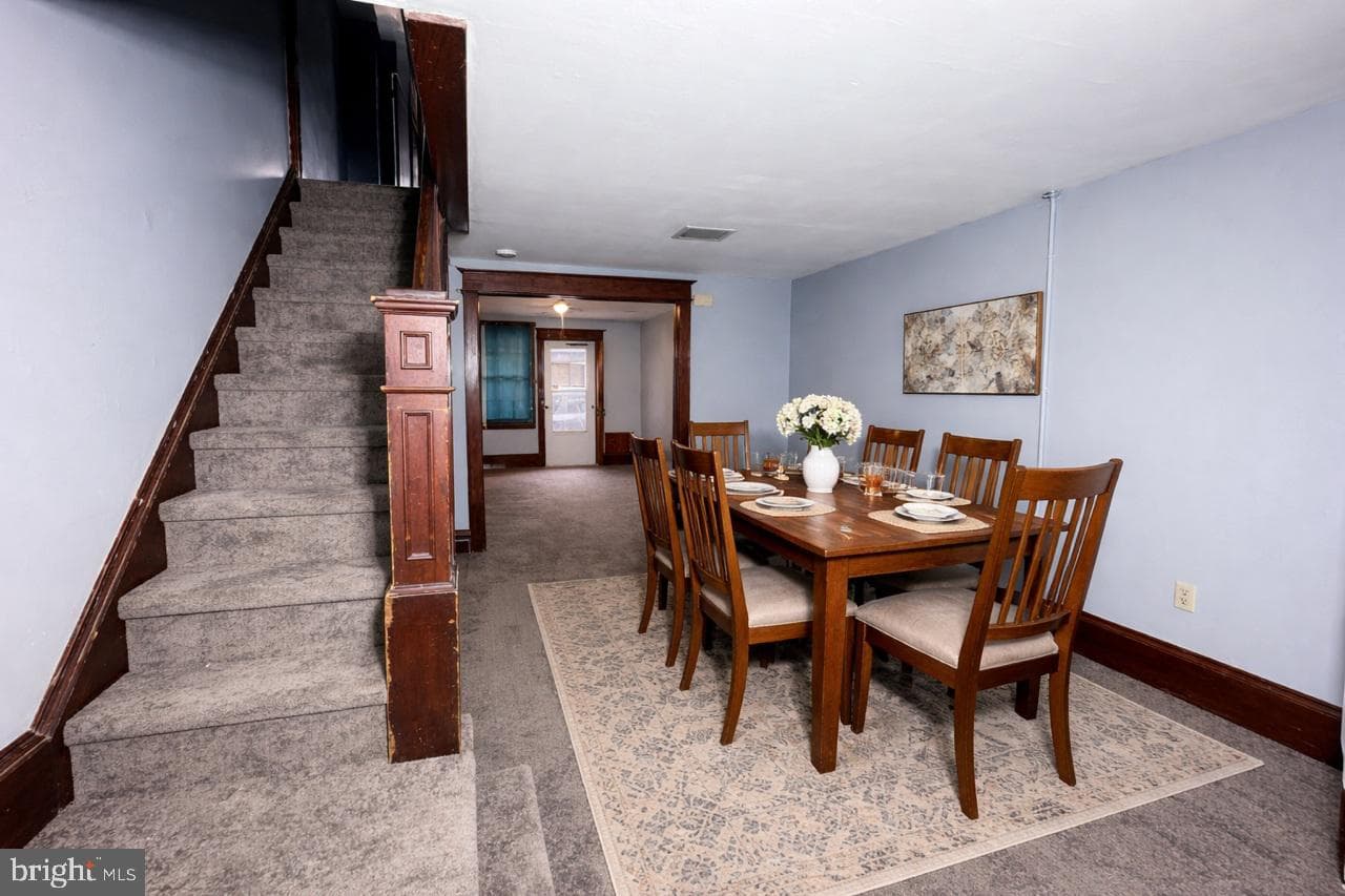 325 New Castle Street photo 2
