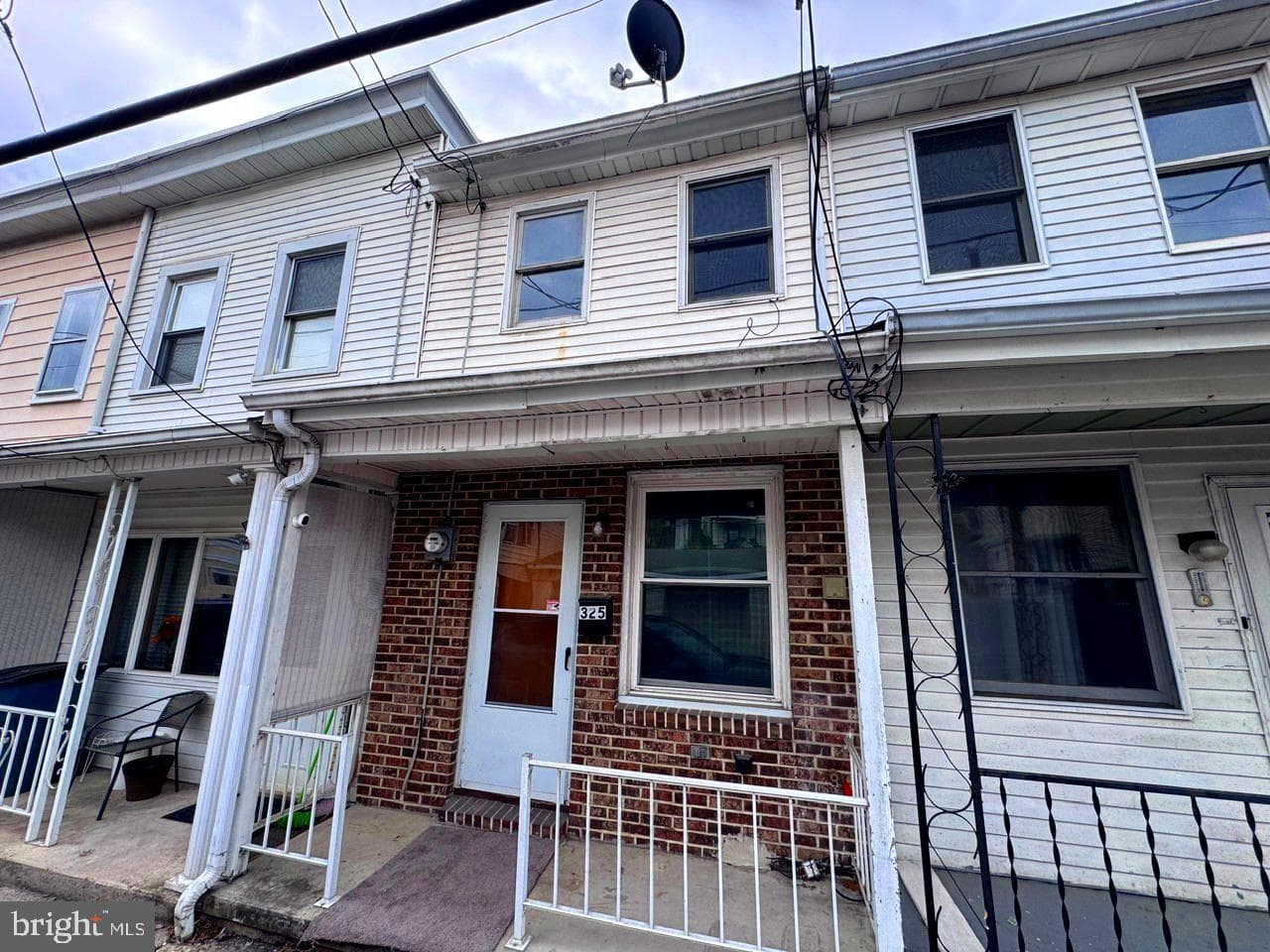 325 New Castle Street photo 3