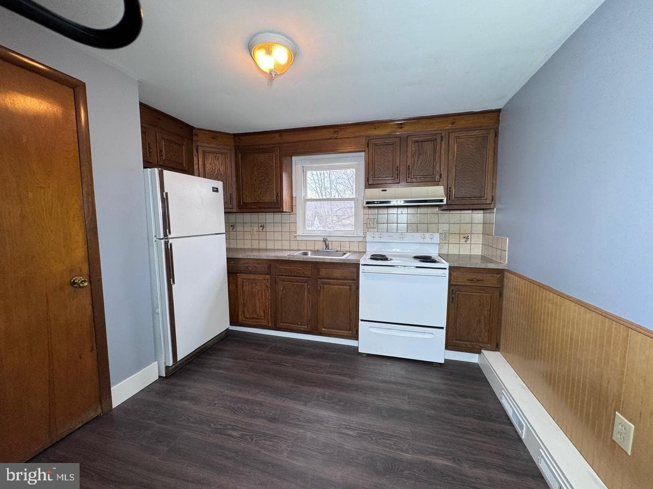 325 New Castle Street photo 7