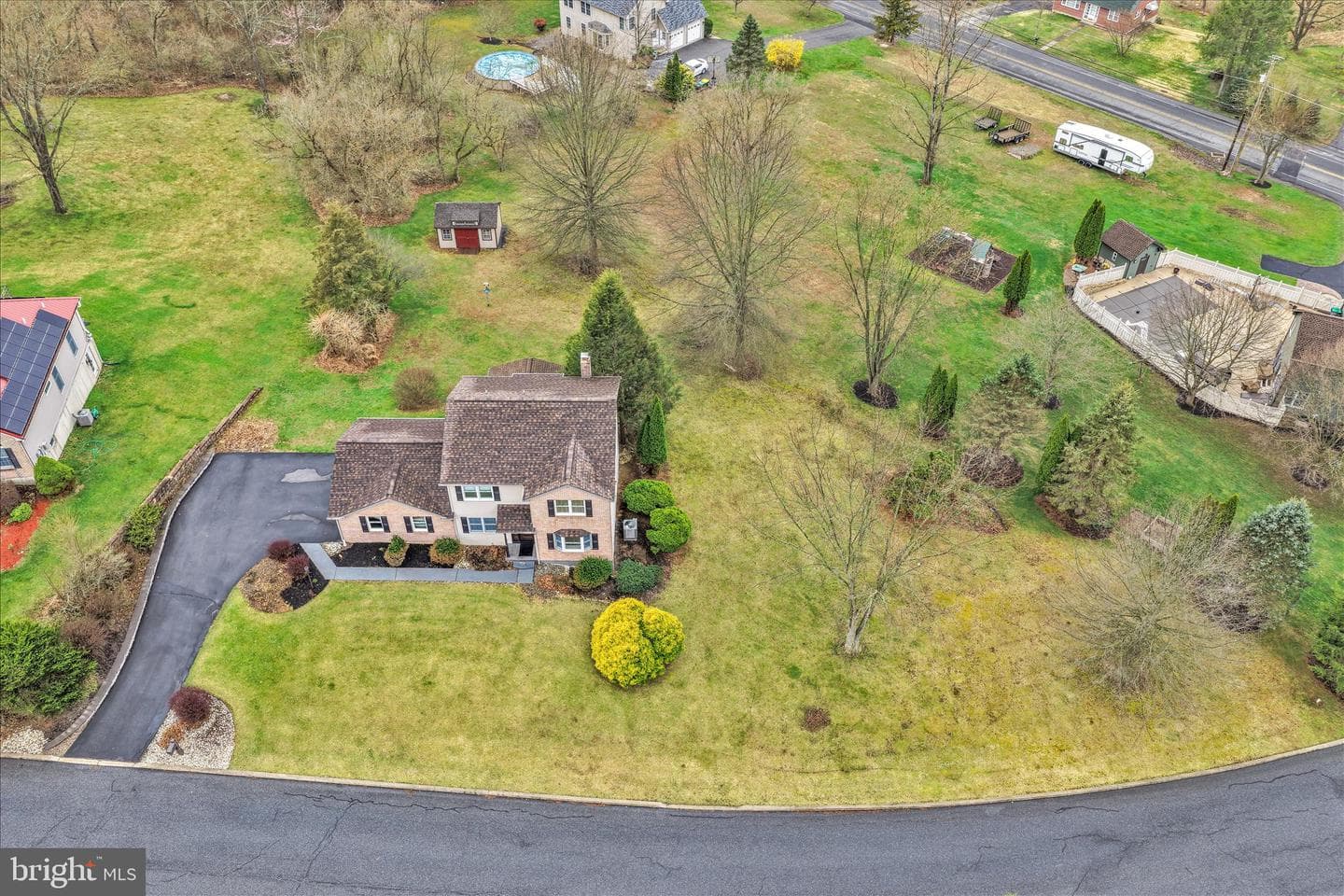 1004 Ridgeview Drive photo 2