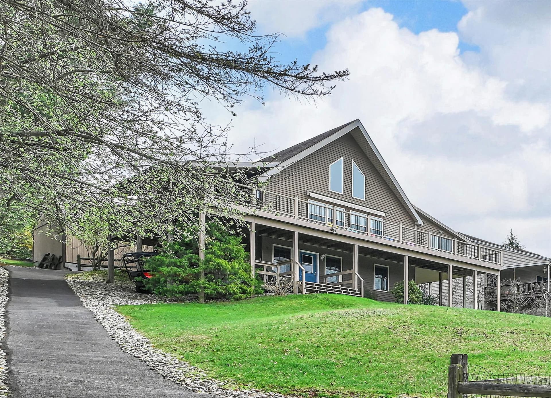 464 Wynonah Drive photo 2