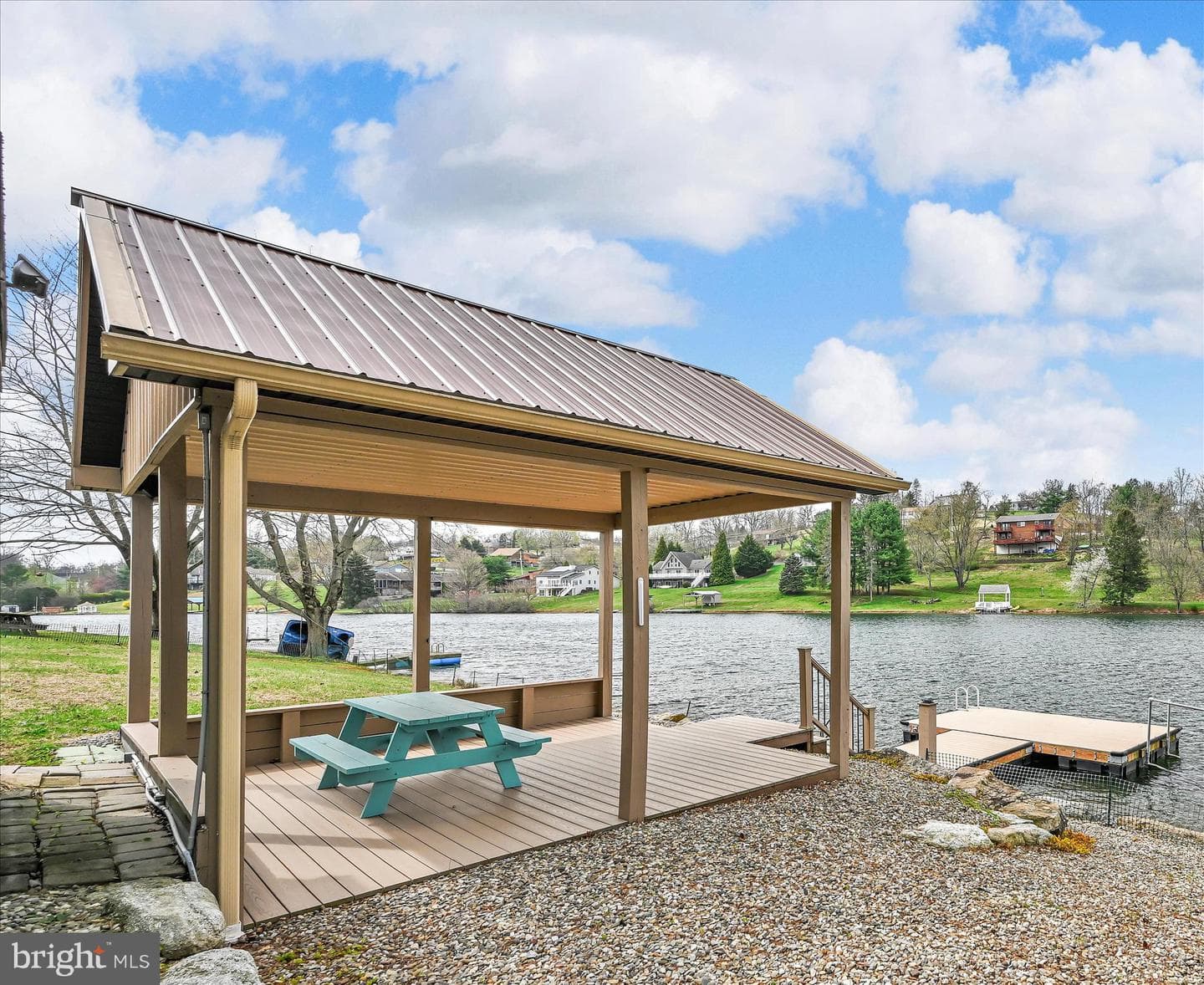 464 Wynonah Drive photo 4