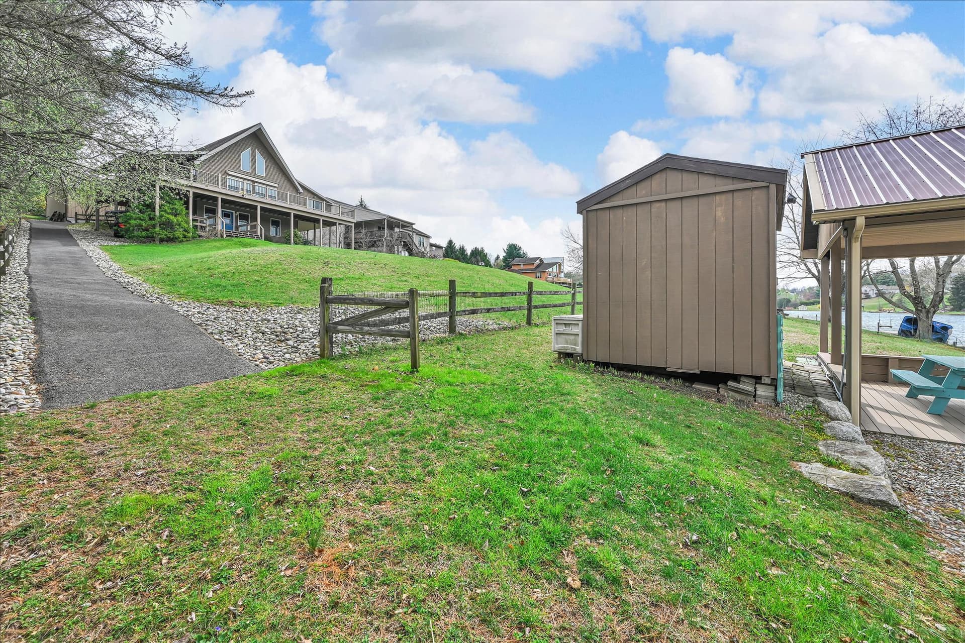 464 Wynonah Drive photo 45
