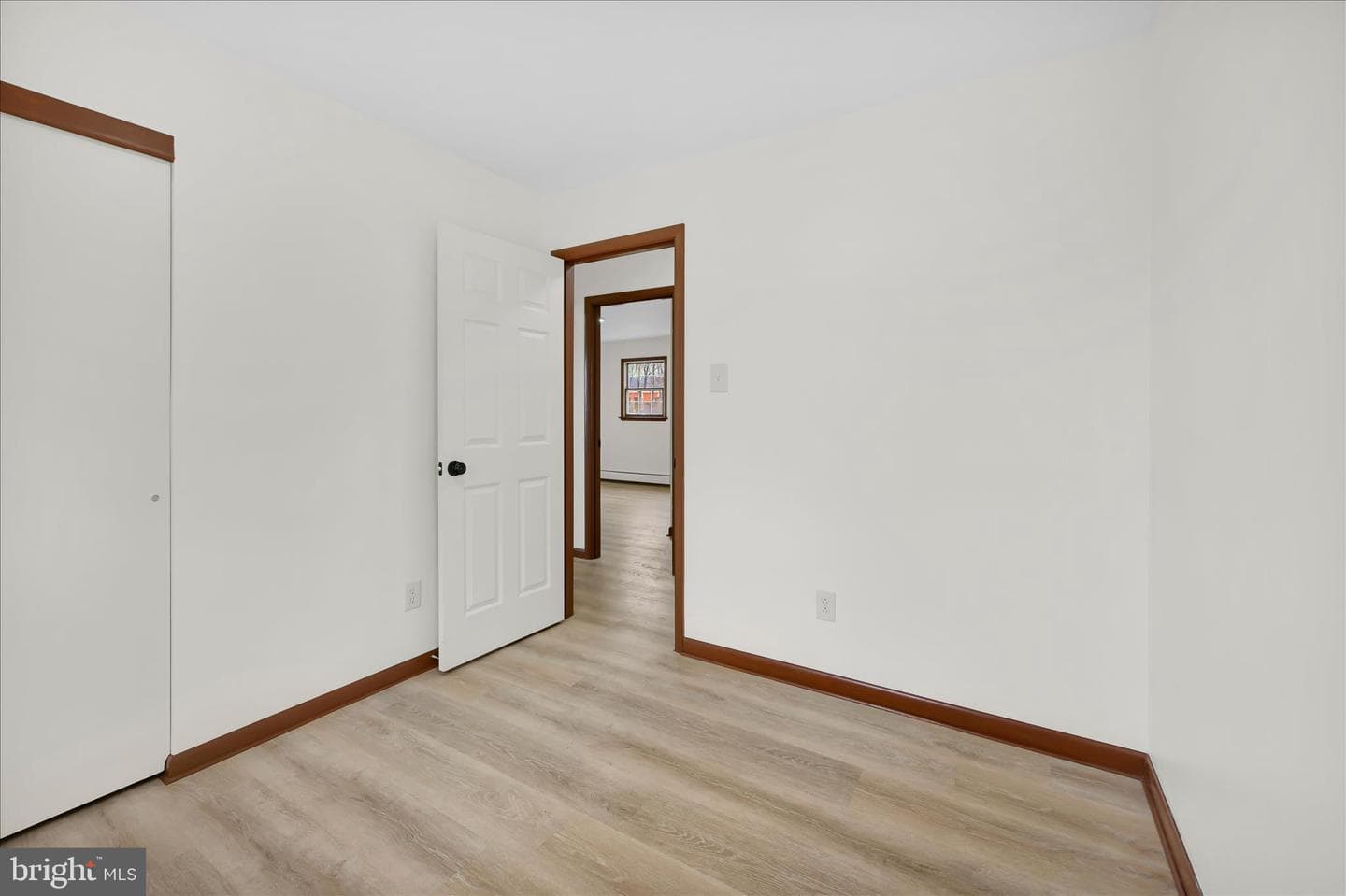 555 S Garfield Avenue photo 17