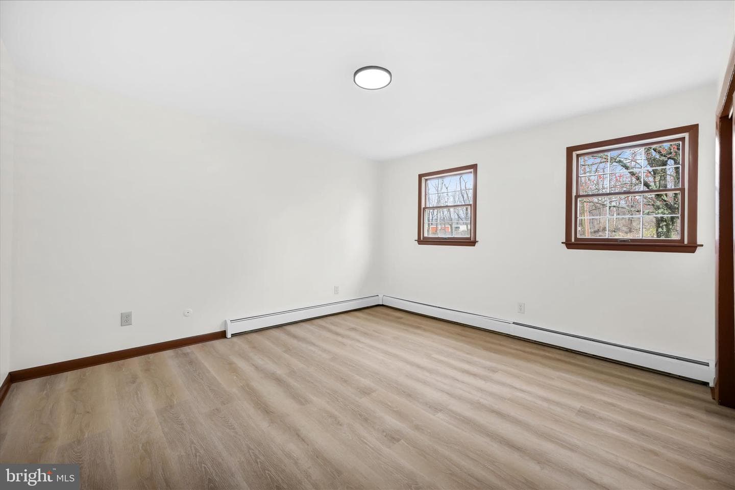 555 S Garfield Avenue photo 20