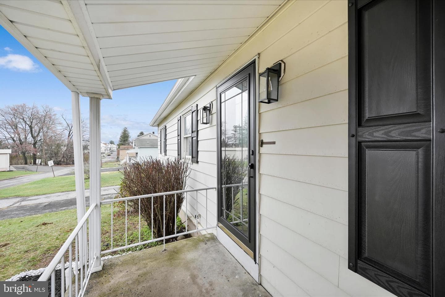 555 S Garfield Avenue photo 4